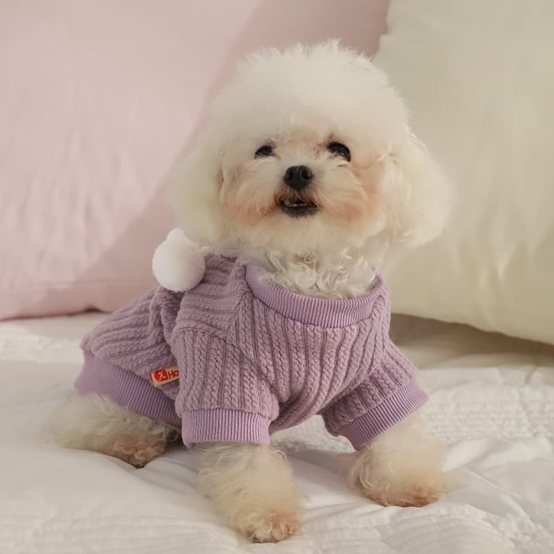 犬服 ふわふわポンポン付きケーブル編みニット
