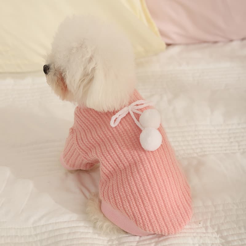 犬服 ふわふわポンポン付きケーブル編みニット