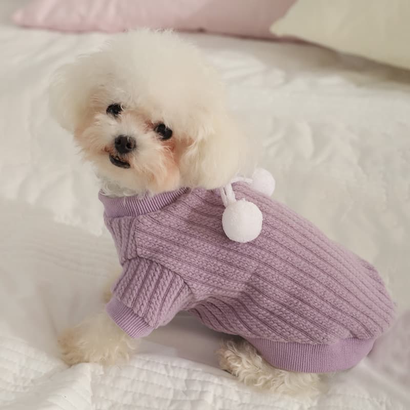 犬服 ふわふわポンポン付きケーブル編みニット