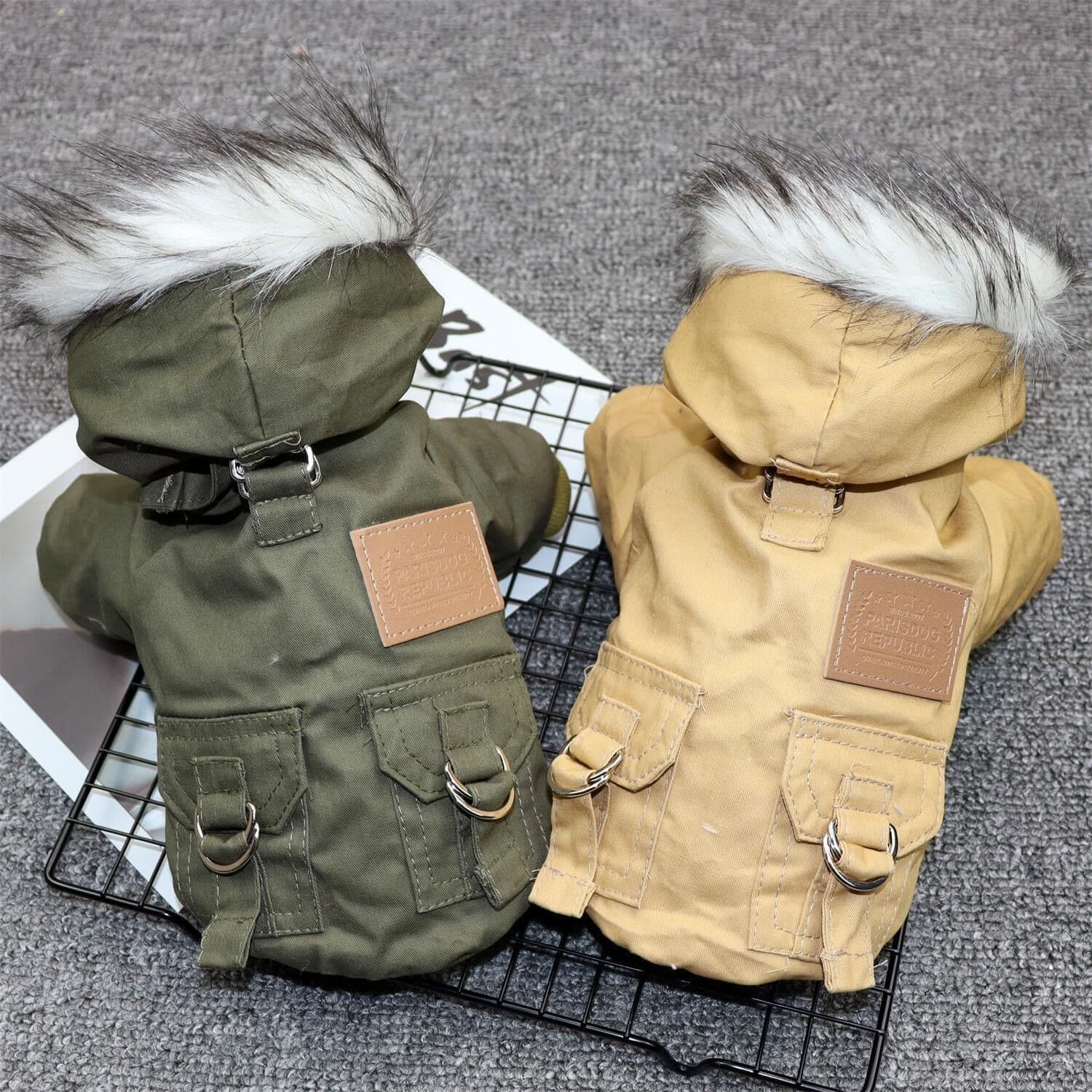 犬服 ふわふわファー付き多機能ポケット防寒コート