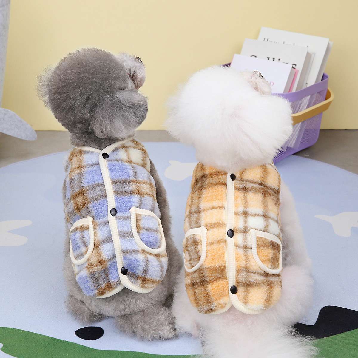 犬服 もこもこチェック柄ベスト風ドッグウェア