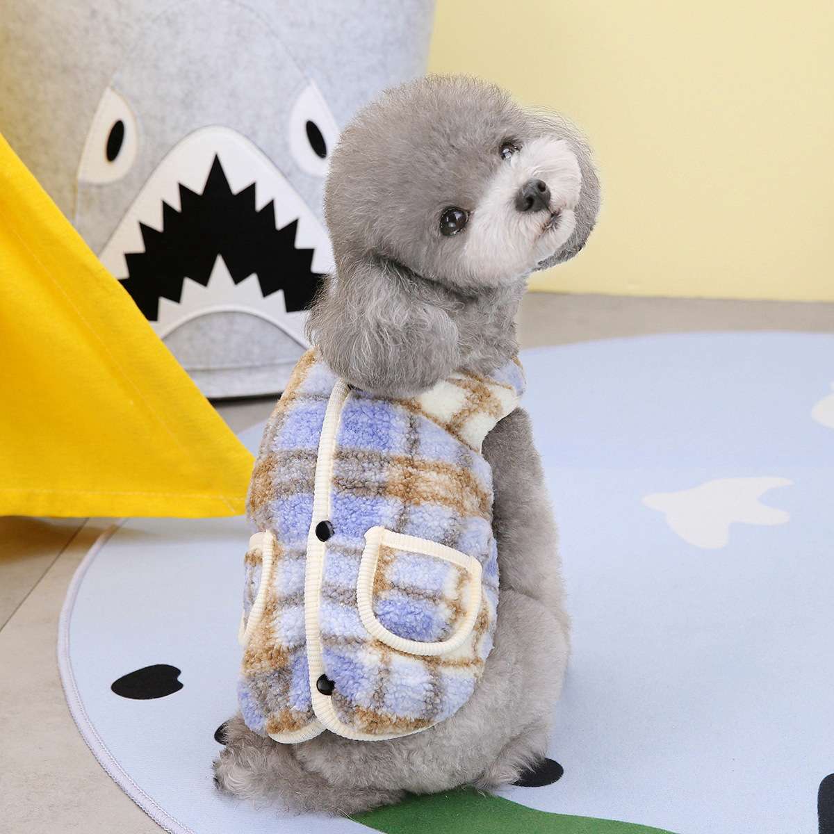 犬服 もこもこチェック柄ベスト風ドッグウェア