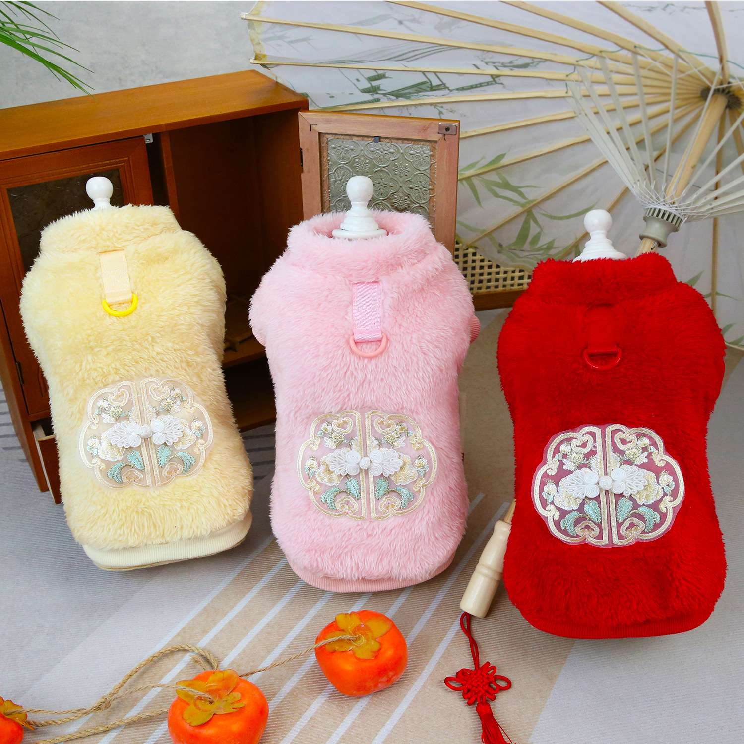 犬服 もこもこ冬服 チャイナ風刺繍入り犬用コート